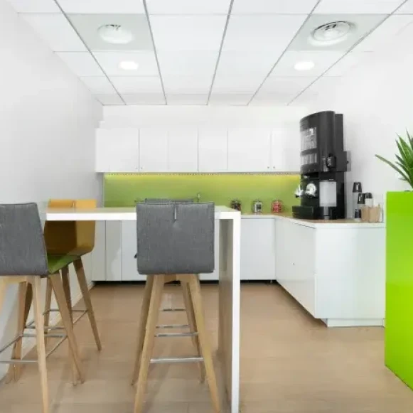 Bureau privé 24 m² 6 postes Coworking Rond-Point des Champs-Élysées Marcel-Dassault Paris 75008 - photo 6