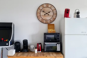 Open Space - 84000 - 12 postes - 150€