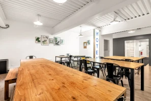 Espace indépendant - 75010 - 98 postes - 52000€