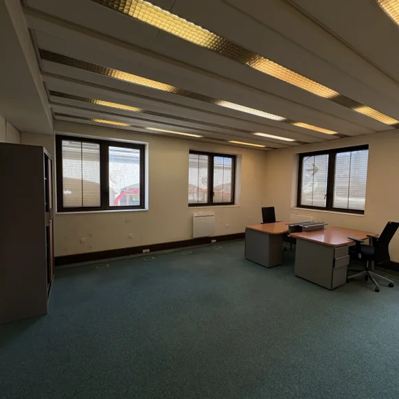 Bureau privé 2 m² 2 postes Coworking Esplanade de la Commune de Paris Noisy-le-Grand 93160 - photo 7