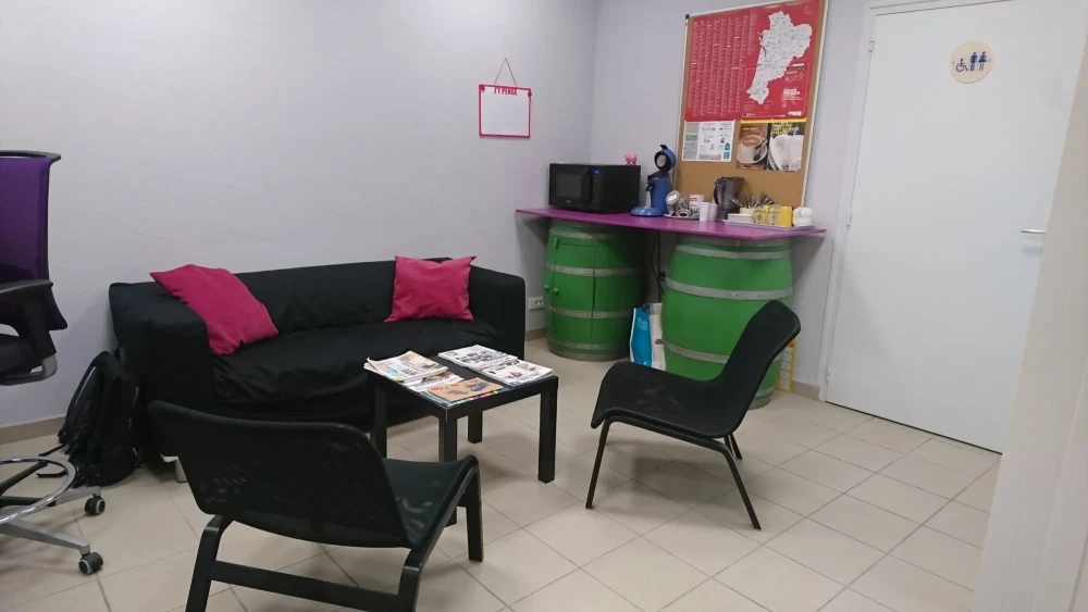 Open Space - 17400 - 1 poste - 100€