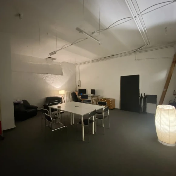 Espace indépendant 100 m² 6 postes Coworking Rue Myrha Paris 75018 - photo 2