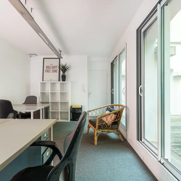 Bureau privé 23 m² 8 postes Location bureau Rue Henry Monnier Paris 75009 - photo 1