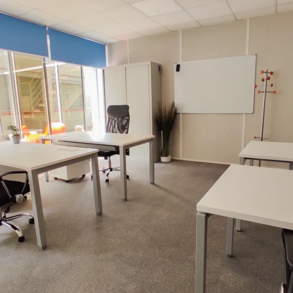 Bureau privé 25 m² 4 postes Location bureau Chemin de la Crabe Toulouse 31300 - photo 2