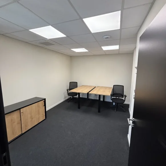 Bureau privé 16 m² 3 postes Location bureau Chemin du Château de l'Hers Toulouse 31500 - photo 1