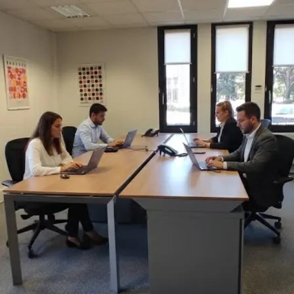 Bureau privé 25 m² 4 postes Coworking Rue de la Découverte Labège 31670 - photo 6