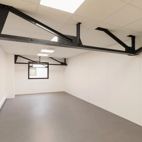Bureau privé 25 m² 10 postes Coworking Rue Frédéric Fays Villeurbanne 69100 - photo 3