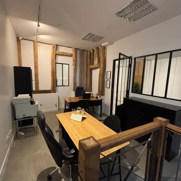 Espace indépendant 57 m² 8 postes Location bureau Passage Saint-Philippe du Roule Paris 75008 - photo 1