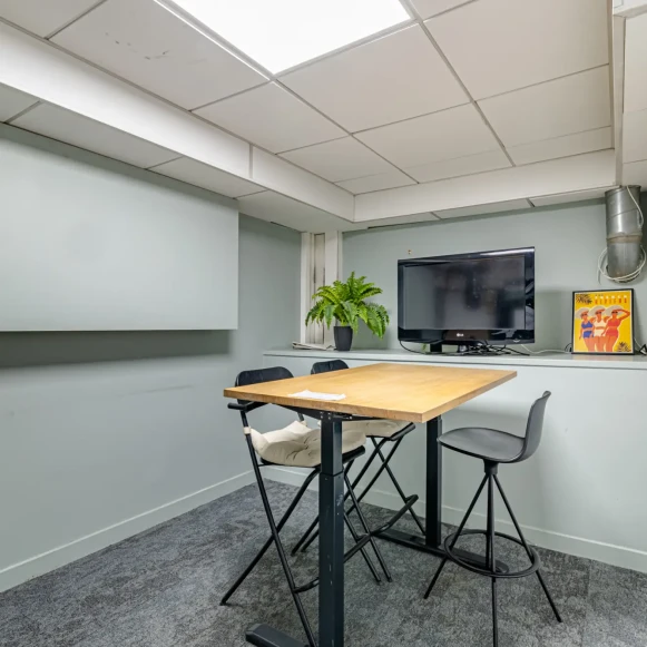 Bureau privé 120 m² 29 postes Location bureau Rue de Rochechouart Paris 75009 - photo 1