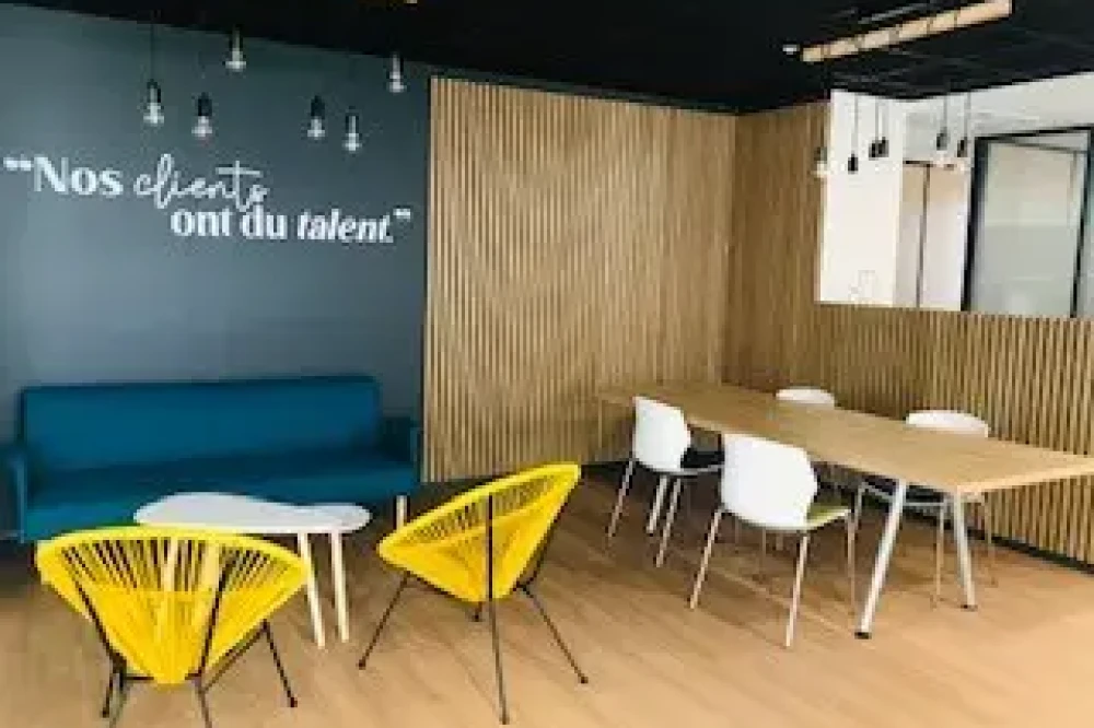 Bureau privé - 12450 - 2 postes - 610€