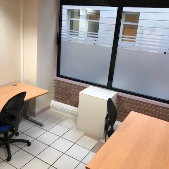 Bureau privé 10 m² 2 postes Location bureau Rue Lemercier Paris 75017 - photo 3