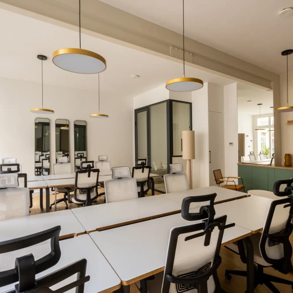 Espace indépendant 64 m² 12 postes Location bureau Avenue des Champs-Élysées Paris 75008 - photo 1