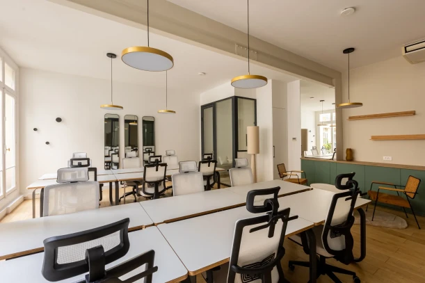 Espace indépendant - 75008 - 12 postes - 6800€