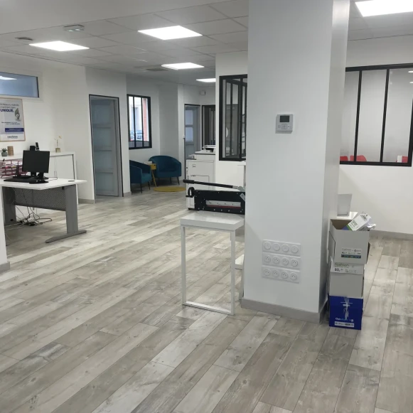 Espace indépendant 150 m² 10 postes Coworking Rue d'Autun Chalon-sur-Saône 71100 - photo 4