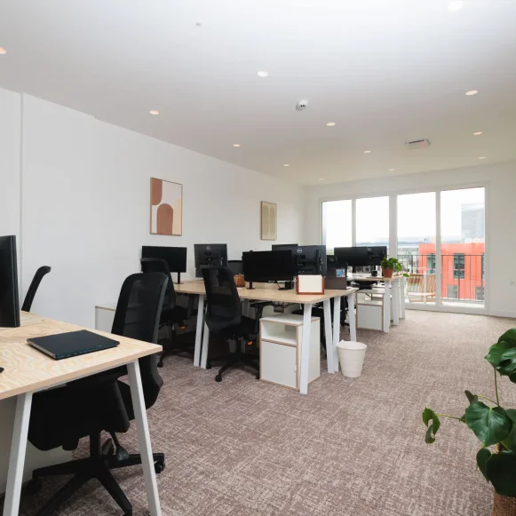 Open Space  12 postes Location bureau Rue Stephenson Montigny-le-Bretonneux 78180 - photo 2