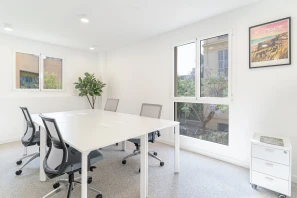 Bureau privé - 06000 - 4 postes - 1300€