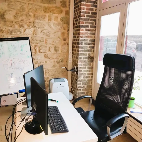 Bureau privé 22 m² 5 postes Location bureau Rue Vercingétorix Paris 75014 - photo 3