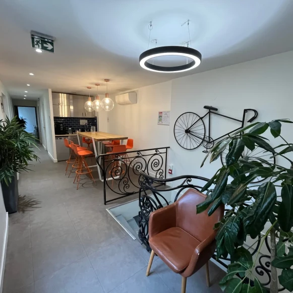 Bureau privé 25 m² 6 postes Coworking Rue de Tocqueville Paris 75017 - photo 2