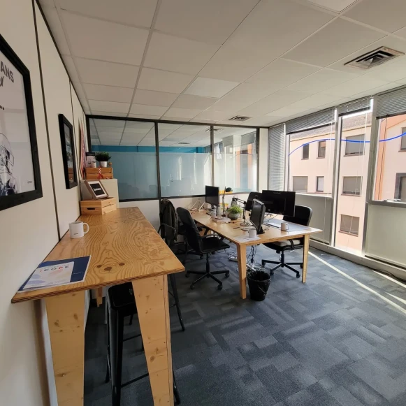 Bureau privé 25 m² 8 postes Coworking Rue Alaric II Toulouse 31000 - photo 4