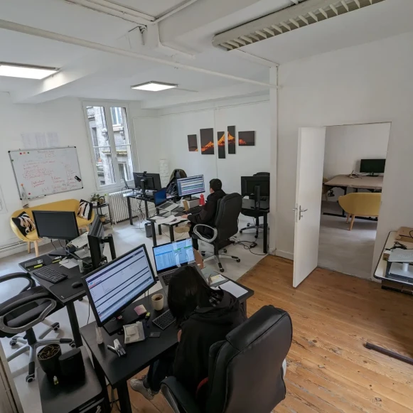 Bureau privé 44 m² 5 postes Location bureau Place Saint-Christoly Bordeaux 33000 - photo 2