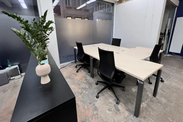 Open Space - 75011 - 1 poste - 400€
