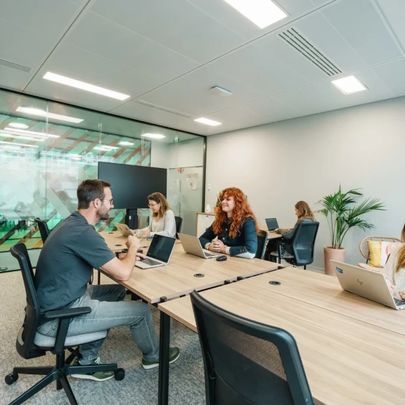 Bureau privé 14 m² 4 postes Coworking Avenue du Maine Paris 75014 - photo 1