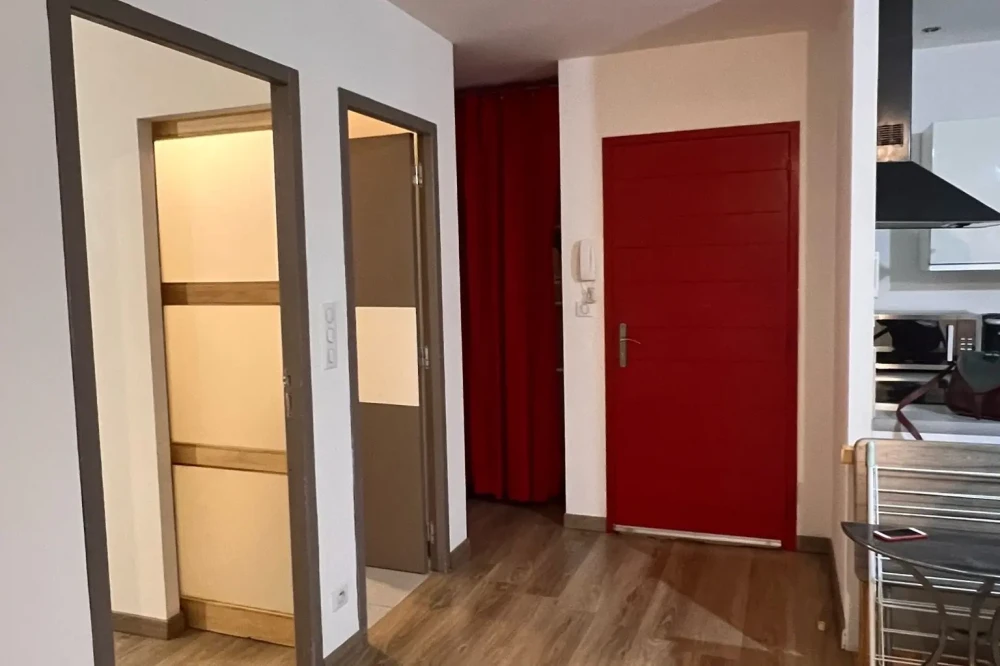 Espace indépendant - 13520 - 6 postes - 990€