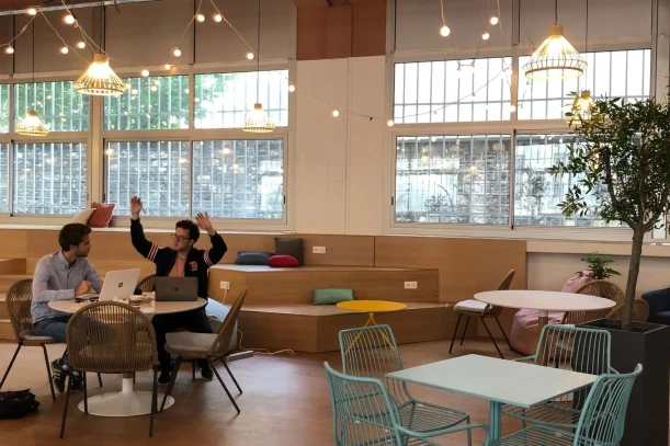 Bureau privé - 92300 - 6 postes - 1400€