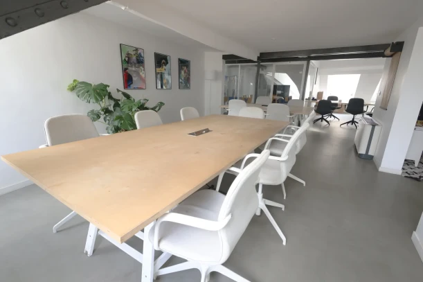 Open Space - 75008 - 2 postes - 300€