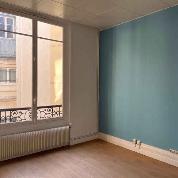 Espace indépendant 150 m² 22 postes Location bureau Rue Saint-Lazare Paris 75008 - photo 4