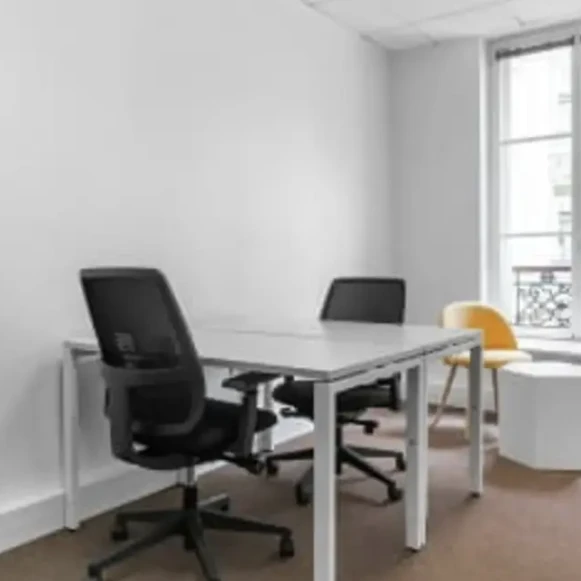 Bureau privé 12 m² 4 postes Location bureau Rue d'Amsterdam Paris 75008 - photo 3