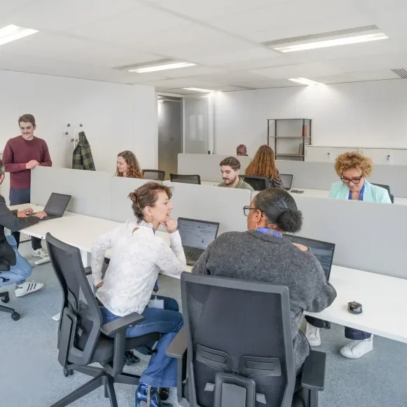 Bureau privé 17 m² 4 postes Coworking Rue Philidor Paris 75020 - photo 1