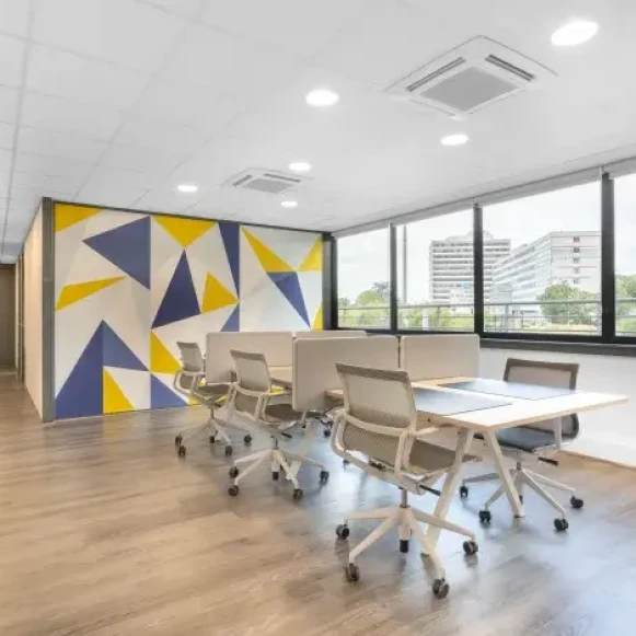 Bureau privé 25 m² 5 postes Coworking Boulevard de Leeds Lille 59777 - photo 1