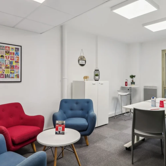 Bureau privé 14 m² 3 postes Coworking Rue Crucy Nantes 44000 - photo 9