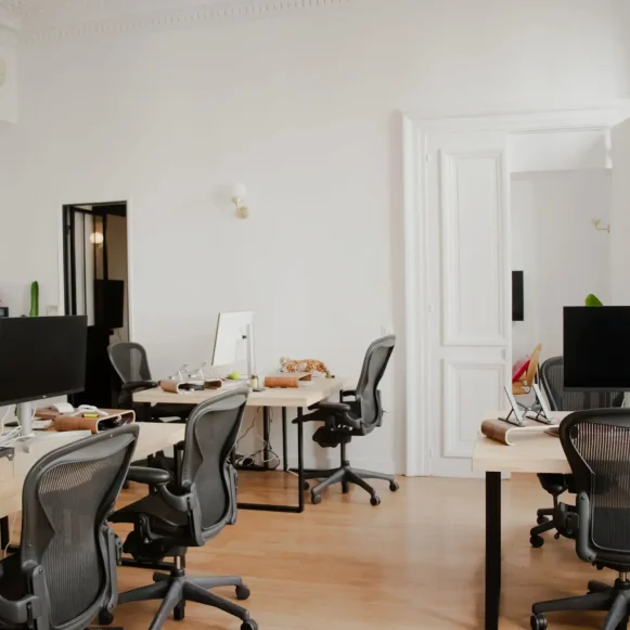 Espace indépendant 72 m² 12 postes Coworking Rue des Petites Écuries Paris 75010 - photo 4