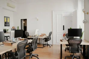 Espace indépendant - 75010 - 12 postes - 8000€