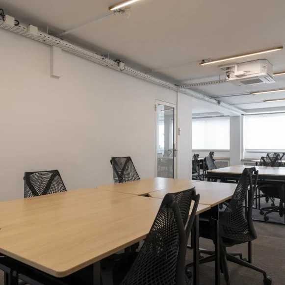 Bureau privé 42 m² 15 postes Location bureau Rue d'Amsterdam Paris 75008 - photo 4