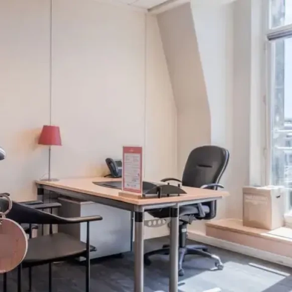 Bureau privé 21 m² 4 postes Coworking Place Louis Armand Paris 75012 - photo 1