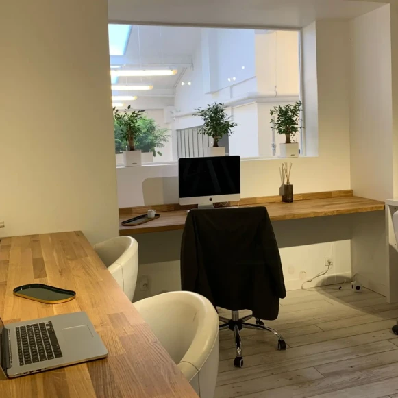 Bureau privé 24 m² 7 postes Coworking Rue de Sévigné Paris 75003 - photo 6