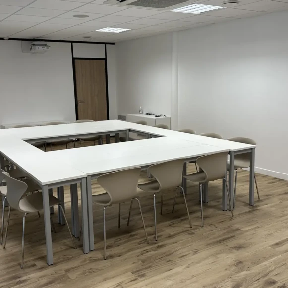 Bureau privé 11 m² 2 postes Coworking Rue de Wambrechies Marquette-lez-Lille 59520 - photo 5