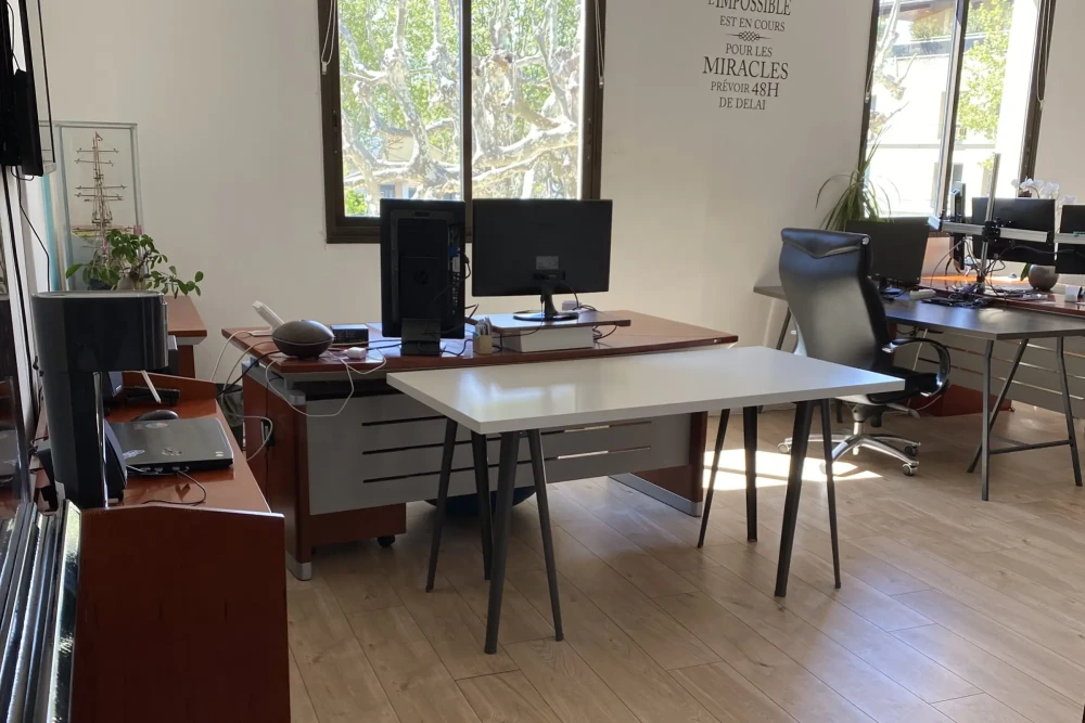 Bureau privé - 13700 - 5 postes - 900€