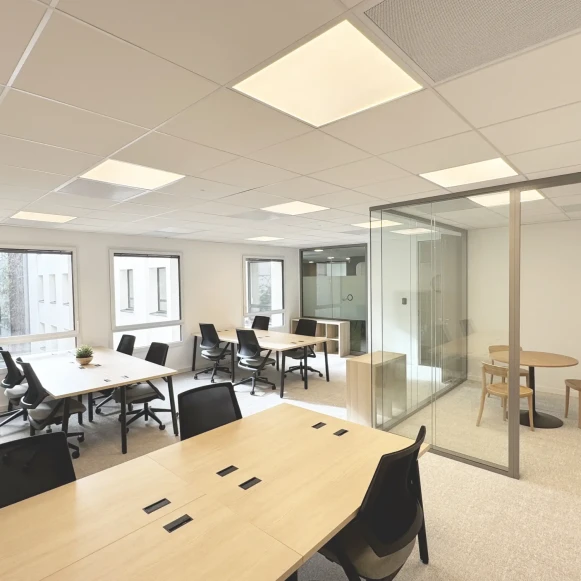 Espace indépendant 46 m² 12 postes Coworking Rue Ordener Paris 75018 - photo 1