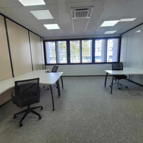 Bureau privé 22 m² 4 postes Coworking Boulevard de Valmy Roanne 42300 - photo 1