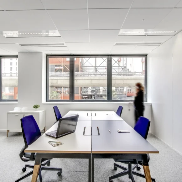 Bureau privé 15 m² 2 postes Location bureau Quai du Lazaret Marseille 13002 - photo 12