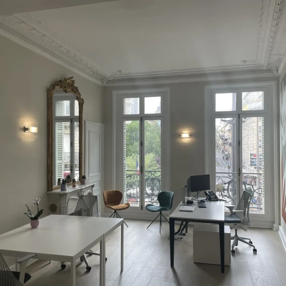 Bureau privé 30 m² 6 postes Coworking Rue de Châteaudun Paris 75009 - photo 1