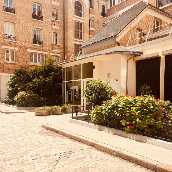 Bureau privé 15 m² 2 postes Location bureau Rue Mathurin Régnier Paris 75015 - photo 6