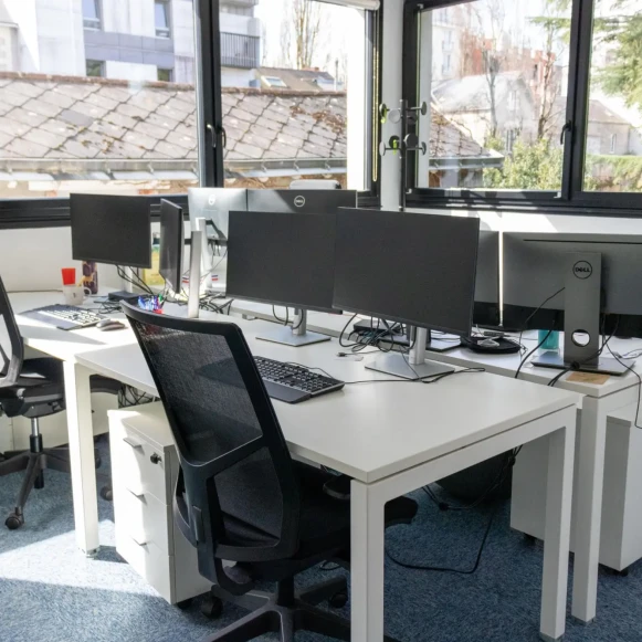 Bureau privé 24 m² 4 postes Coworking Rue Paul Bellamy Nantes 44000 - photo 2