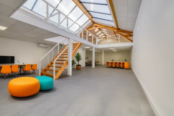 Espace indépendant - 92240 - 40 postes - 5500€