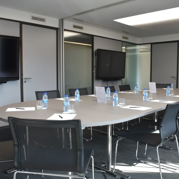 Bureau privé 15 m² 3 postes Coworking Avenue des Champs-Élysées Paris 75008 - photo 5