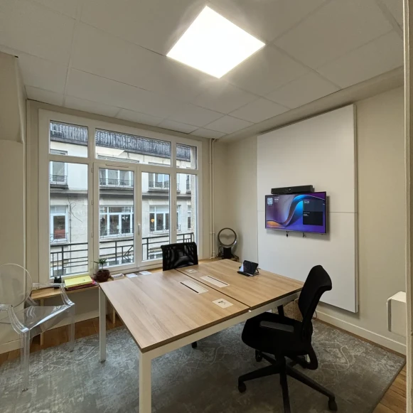 Bureau privé 30 m² 6 postes Location bureau Rue de la Bienfaisance Paris 75008 - photo 2